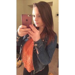 Meet your Posher, Caitlin