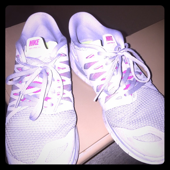 Gray & pink Nike frees💞