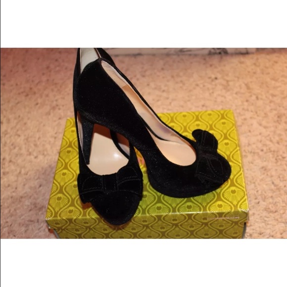 Gianni Bini bow velvet shoes !