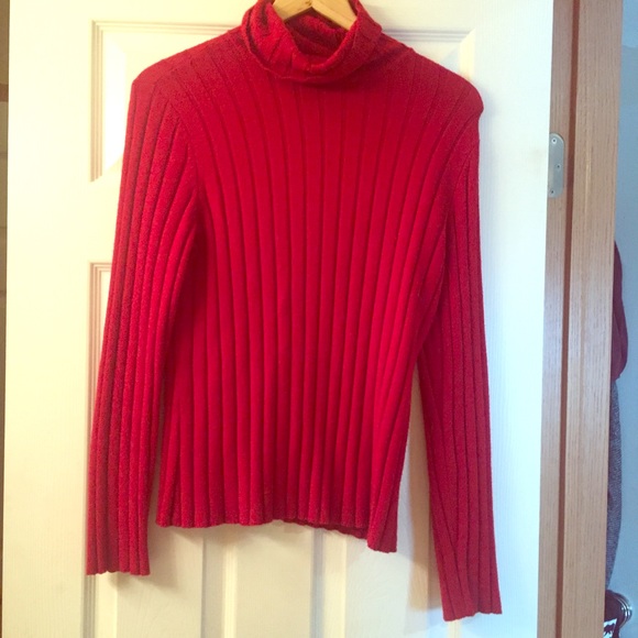Stylish red turtleneck - Picture 1 of 2
