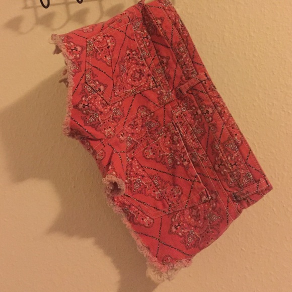 Red patterned short-shorts - Picture 3 of 3