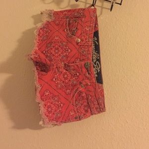 Red patterned short-shorts
