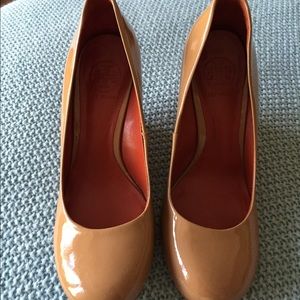 Nude Tory Burch wedges