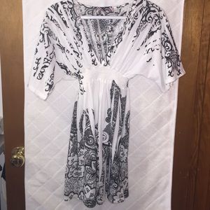 White & Black Short Sleeve V-Neck Dress- Medium