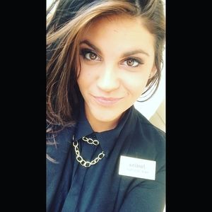 Meet your Posher, Justina