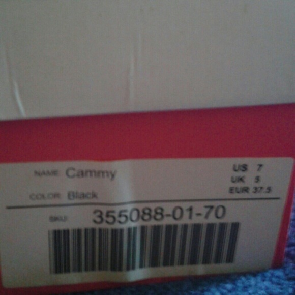 JustFabsneakers - Picture 2 of 3