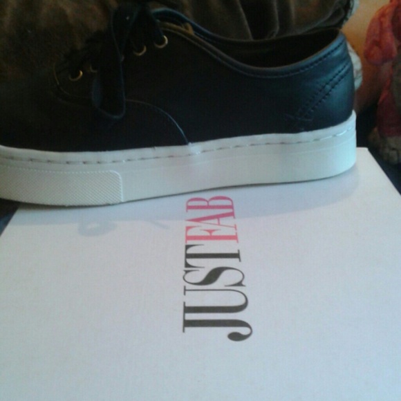 JustFabsneakers - Picture 3 of 3
