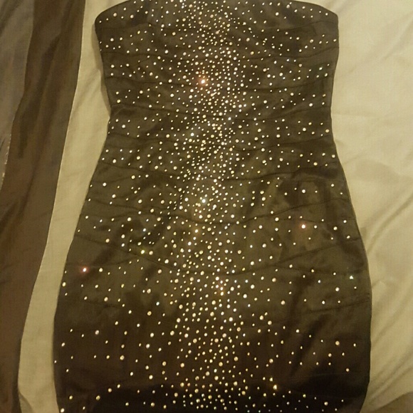 Fitted strapless dress