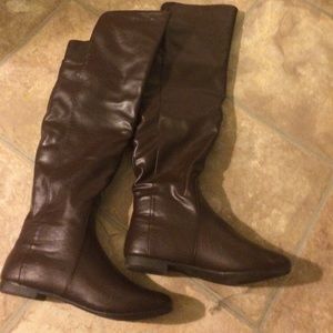 Kneehigh boots