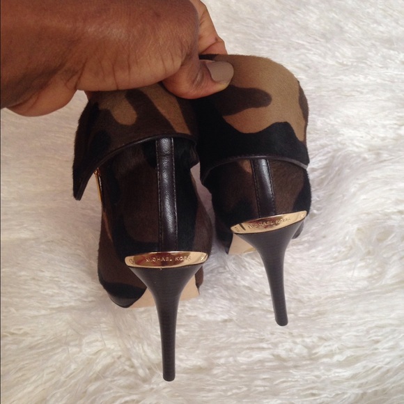 🔸MK Green Kendra Camouflage HairCalf Ankle Boot🔸 - Picture 2 of 4