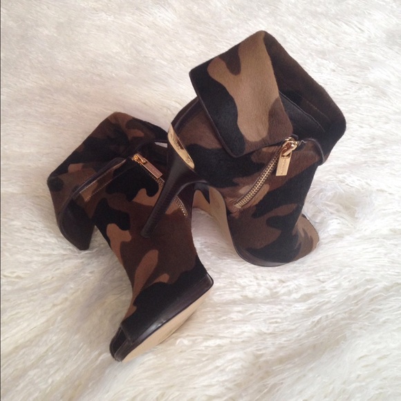 🔸MK Green Kendra Camouflage HairCalf Ankle Boot🔸 - Picture 3 of 4