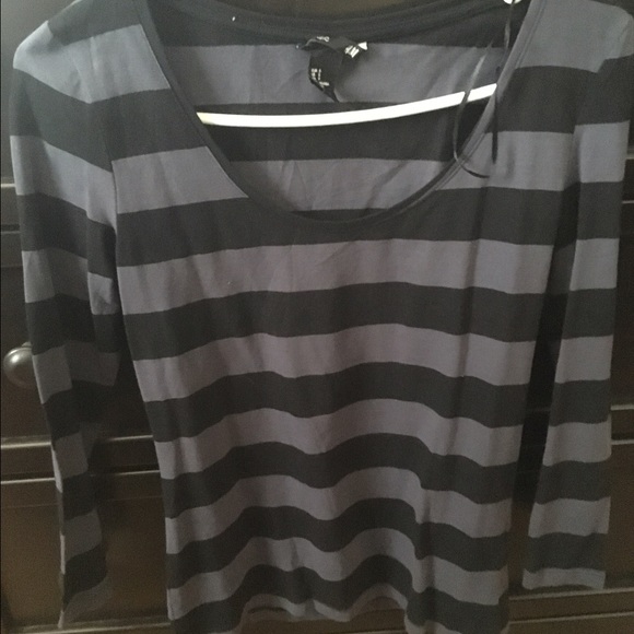Black and gray stripped shirt - Picture 3 of 4