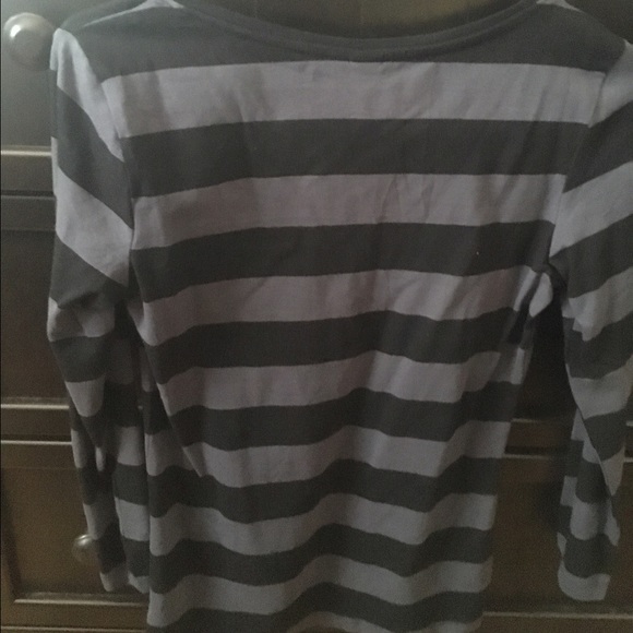 Black and gray stripped shirt - Picture 4 of 4