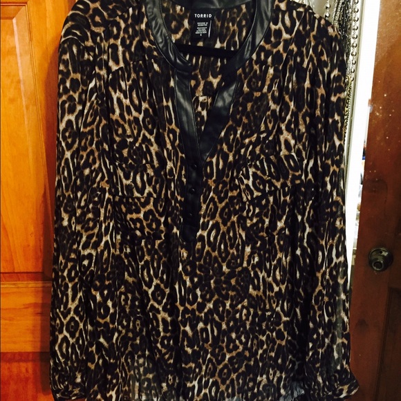Gorgeous sheer leopard print top.