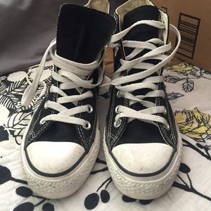 BLACK CONVERSE HIGH TOPS