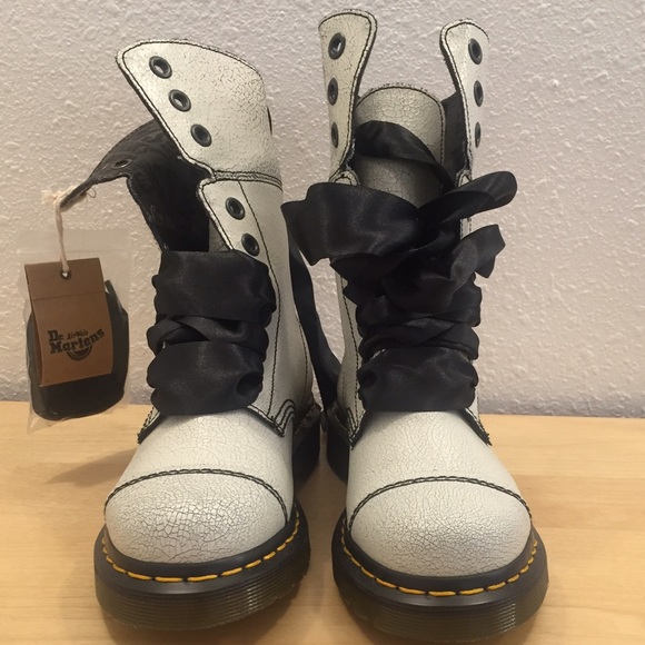 Dr Martens super cute boots