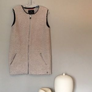 Price reduction !! Faux fur vest