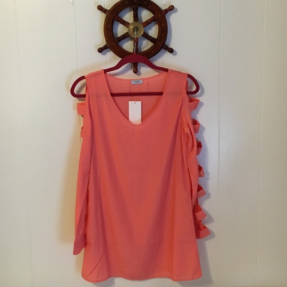 NWT coral Tobi shift dress with cutout sleeves