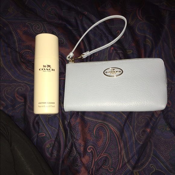 Brand NWT coach hand wallet