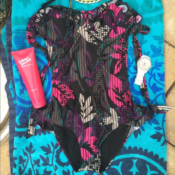 NWT One piece swimsuit - Picture 2 of 3