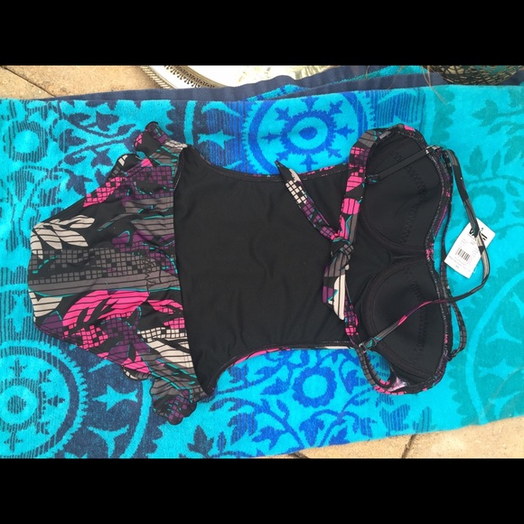 NWT One piece swimsuit - Picture 3 of 3