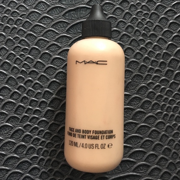 ✨MAC Face and Body Foundation N1✨