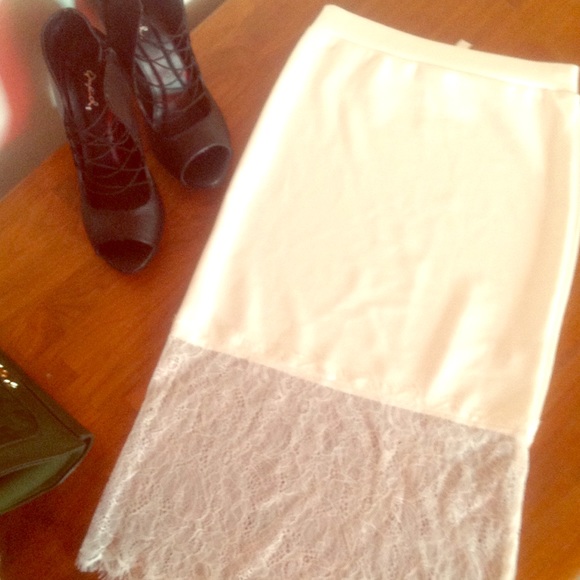 NWT lace skirt