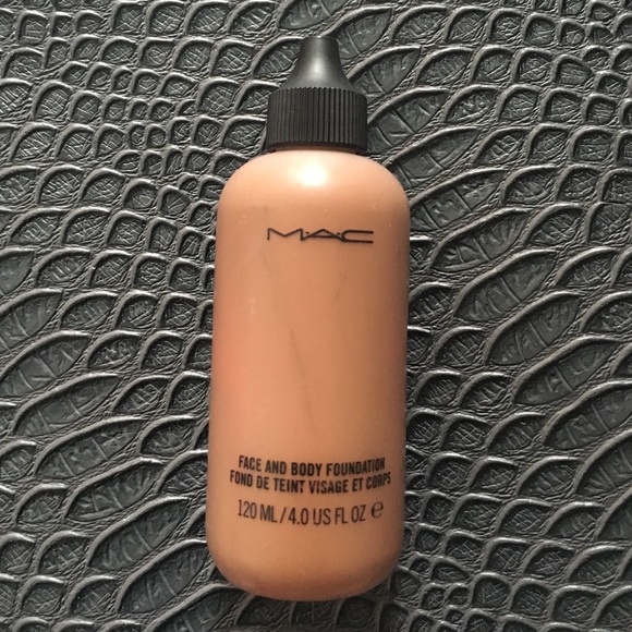 ✨MAC Face and Body Foundation N9✨