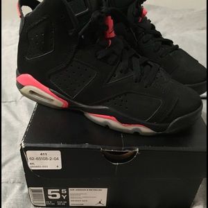 Jordan 6 infared Boys size 5.5 wms 6.5