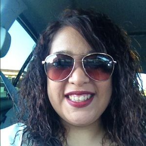 Meet your Posher, Andrea