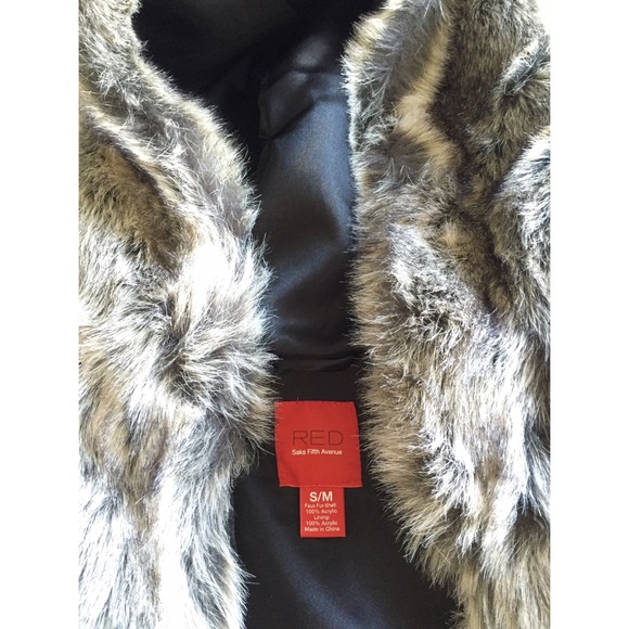 NWOT Faux Fur Hooded Saks Vest - Picture 2 of 4