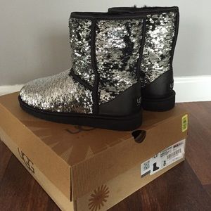 Uggs sparkle boots size 6