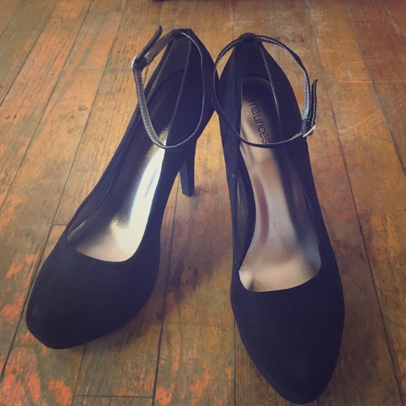 Black Pumps