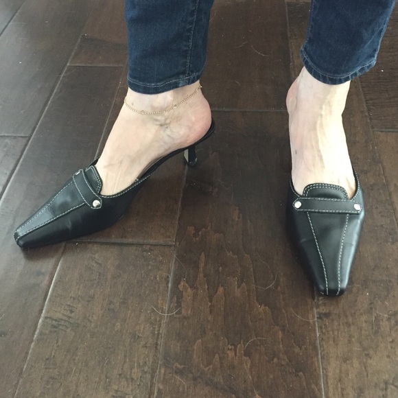 Merona black size 8 leather uppers mules
