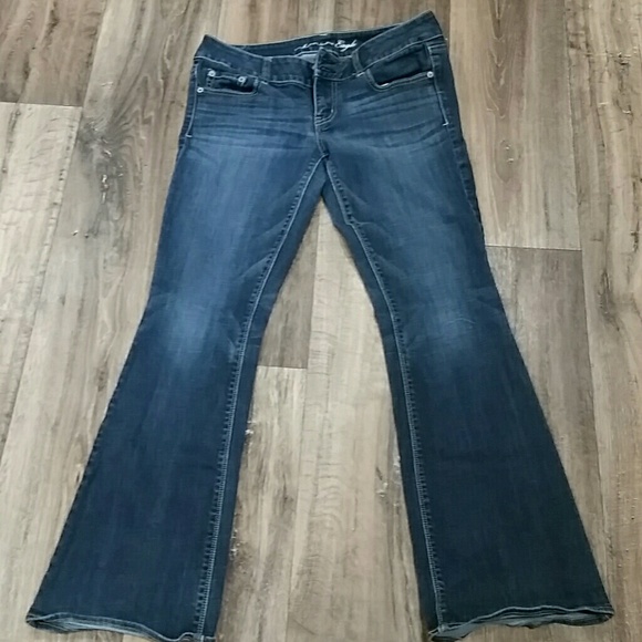 American Eagle stretch artist