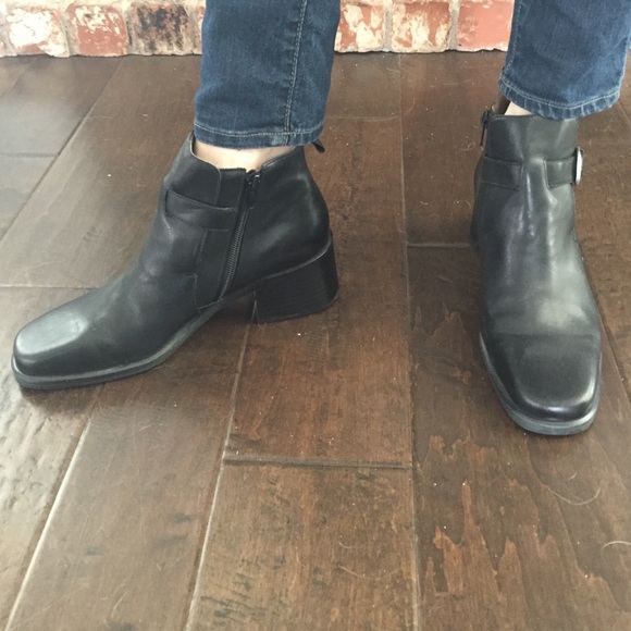 Nine West size 8 black leather