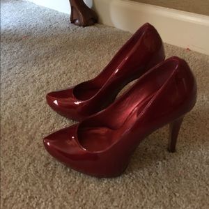 Red ALDO pumps