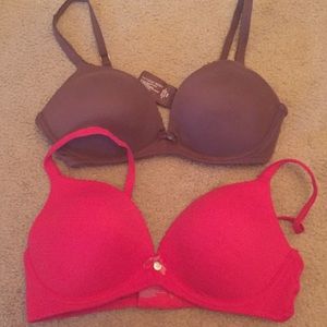 2 Victoria secret bras