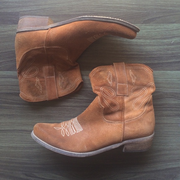9 West Vintage America Collection suede boots