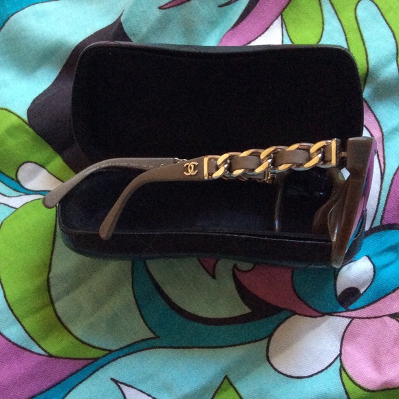 CHANEL Accessories - Mint condition Chanel sunglasses