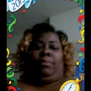 Meet your Posher, Mona