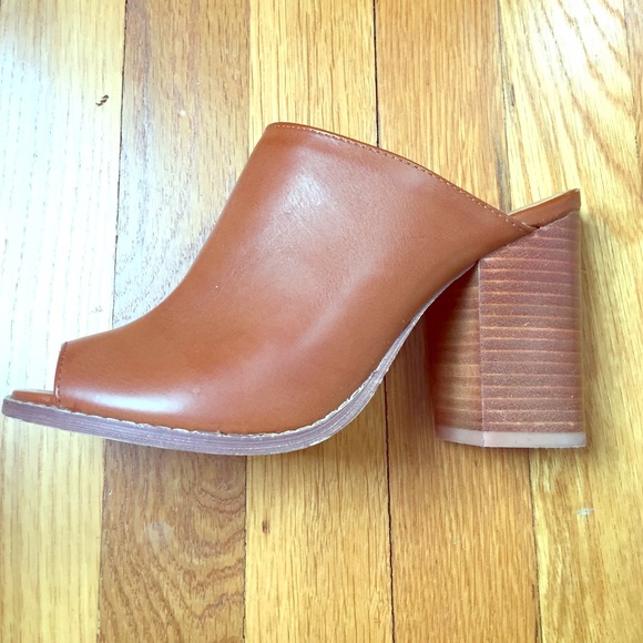 Beautiful Leather clogs