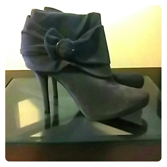 Grey slouchy bow ankle booties