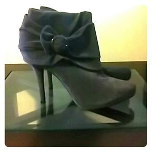 Grey slouchy bow ankle booties