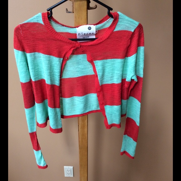 Medium sized pieces kensie sweater