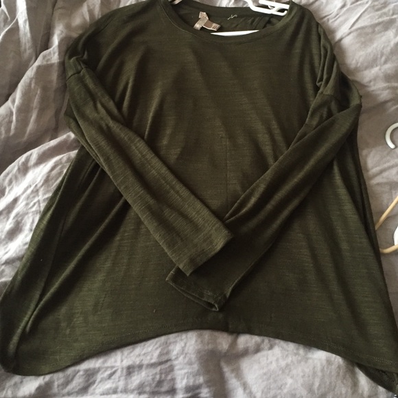 Green long sleeve tee with tulip back