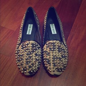 STEVE MADDEN STUDDED LEOPARD LOAFERS