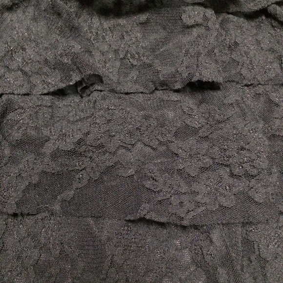 Lace mini skirt. Like new - Picture 2 of 2