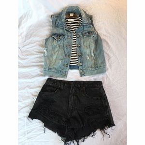 Abercrombie High Waist Distressed Festival Short