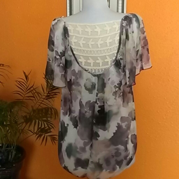 Beautiful Top W Wrapper - Picture 2 of 4